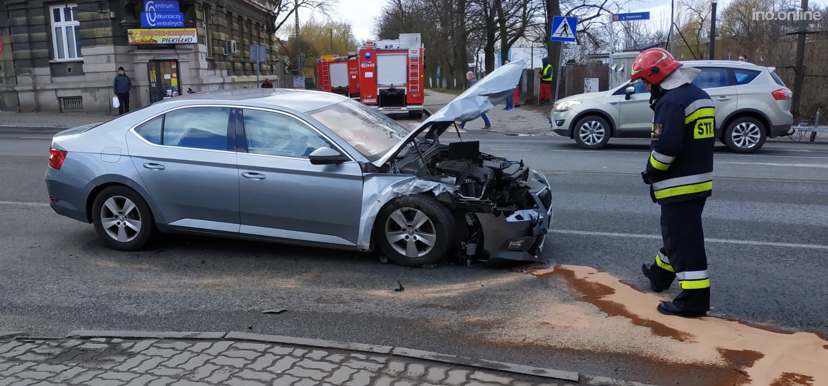 Inowrocław - Kraksa trzech aut na Dworcowej