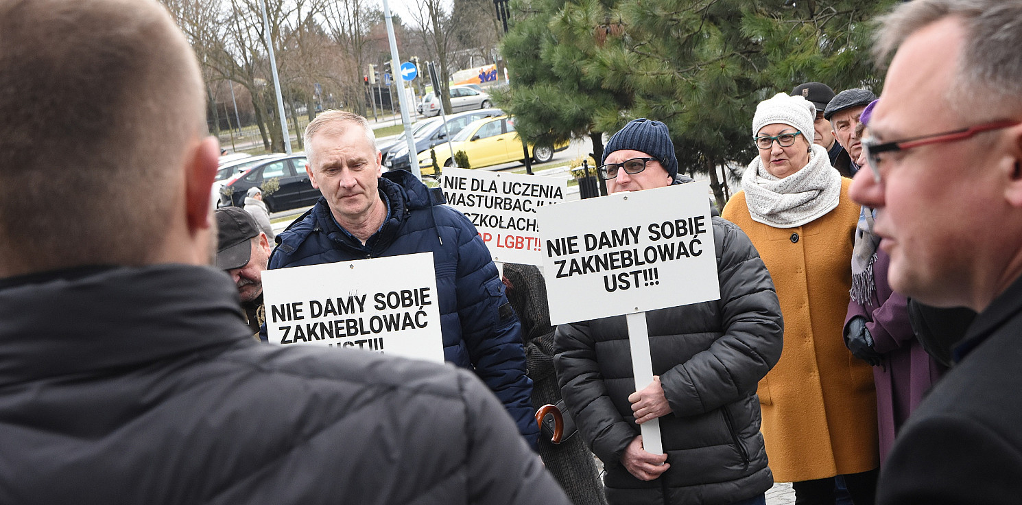 Inowrocław - "Nie dla karty LGBT w szkołach"