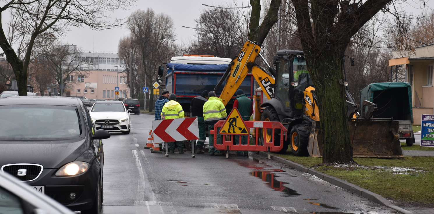 Inowrocław - Roboty na skrzyżowaniu. Tu trzeba być ostrożnym
