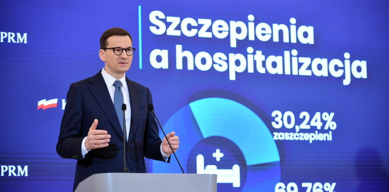 Kraj - Morawiecki: znosimy większość obostrzeń, zostaje obowiązek noszenia maseczek w miejscach publicznych 