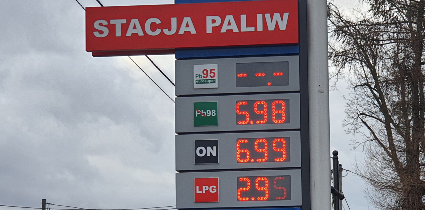 Inowrocław - Dąbrowa Biskupia: 6,99 zł za litr ropy. W Inowrocławiu 5,87 zł. "Paliwa nie zabraknie"