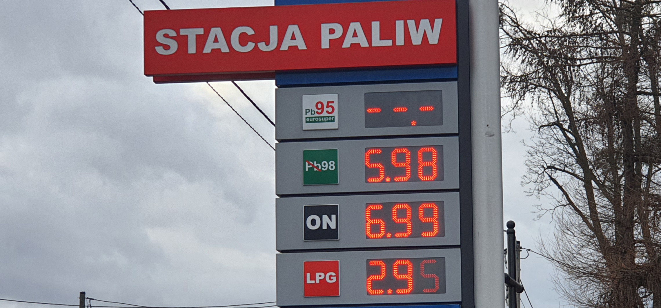 Inowrocław - Dąbrowa Biskupia: 6,99 zł za litr ropy. W Inowrocławiu 5,87 zł. "Paliwa nie zabraknie"