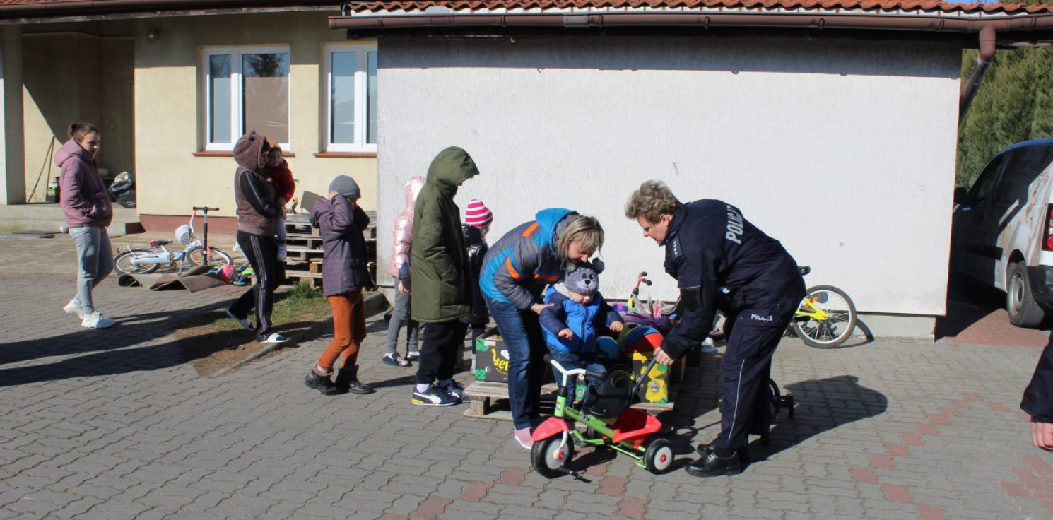 Region - Obdarowali uchodźców mieszkających w Cieślinie