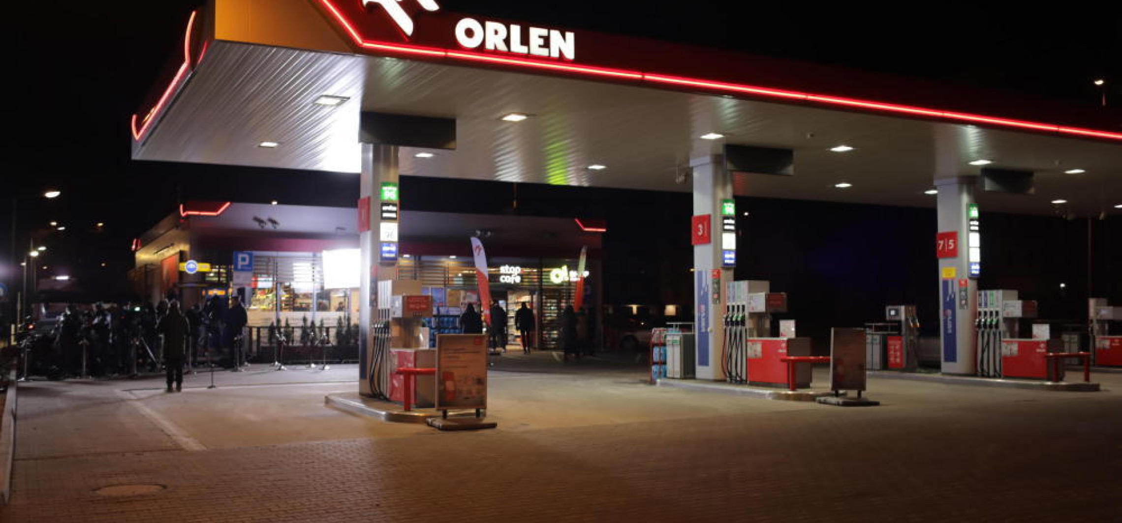 Eksperci: zapowiedziane obniżki cen już widać na stacjach Orlenu, a wkrótce na całym rynku