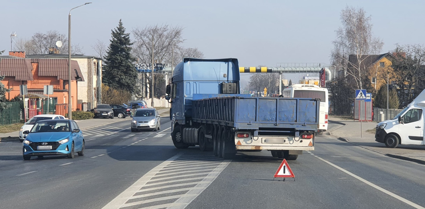Inowrocław - Zepsuta ciężarówka blokuje ul. Poznańską