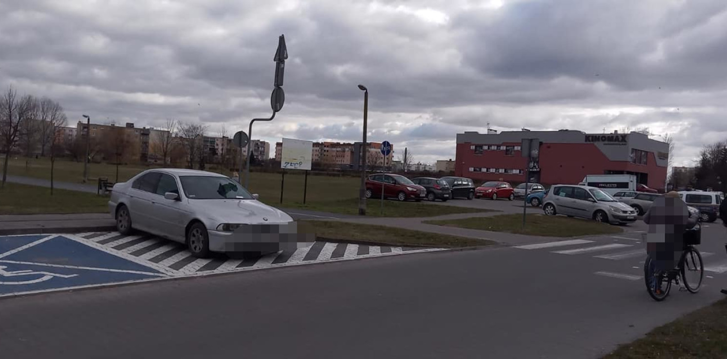 Inowrocław - Za takie parkowanie blokady poszły w ruch