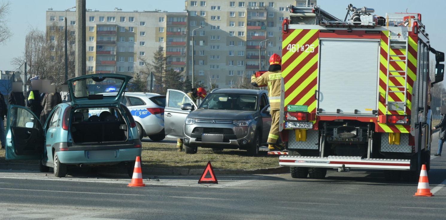 Inowrocław - Zderzenie dwóch aut na osiedlu Rąbin
