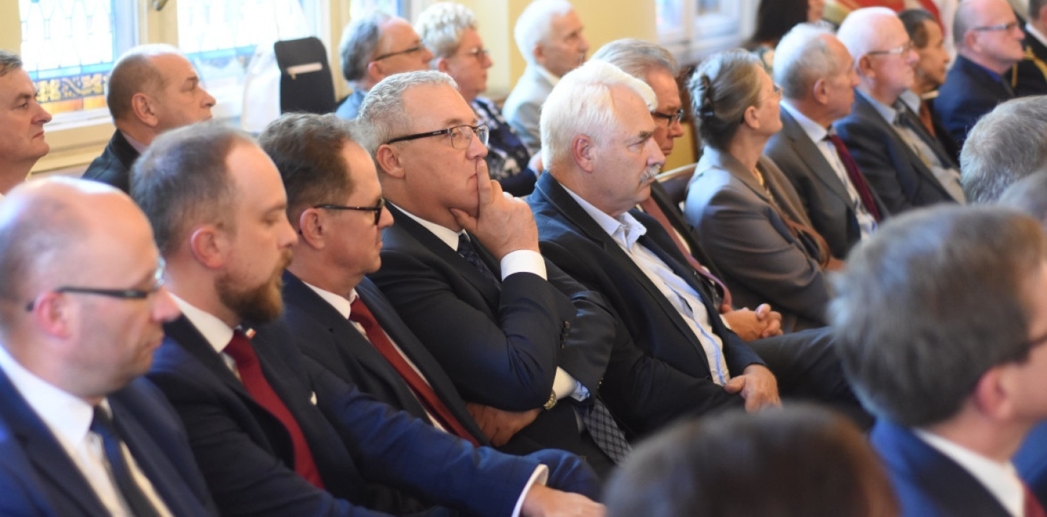 Inowrocław - Trójka radnych opuściła klub PiS w powiecie
