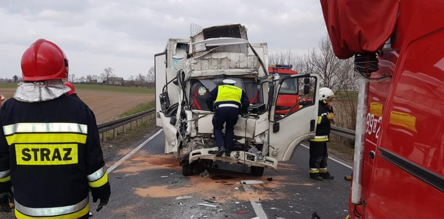 Region - Isuzu uderzyło w ciężarówkę. Interweniowało LPR