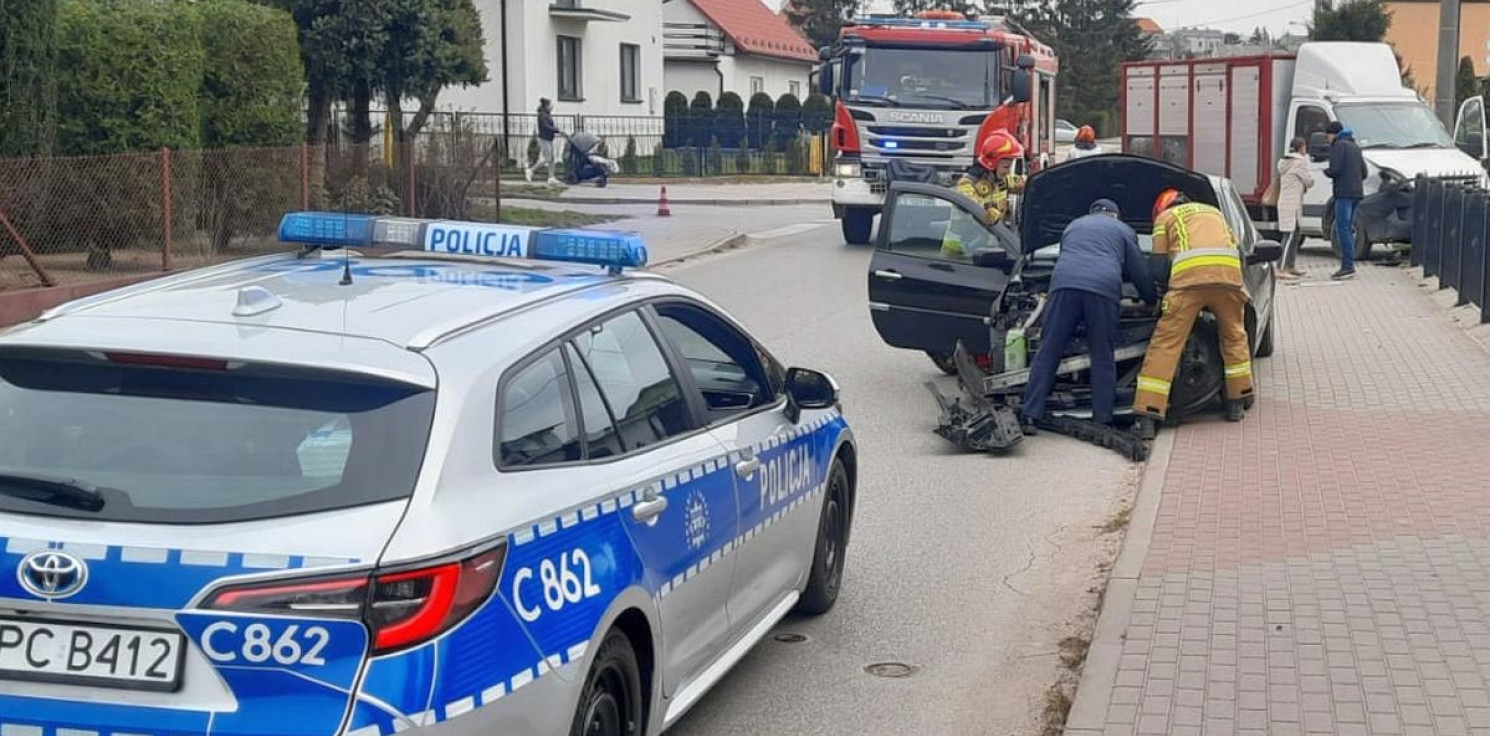 Radziejów - Nie zatrzymał się na znaku STOP i zderzył z iveco 