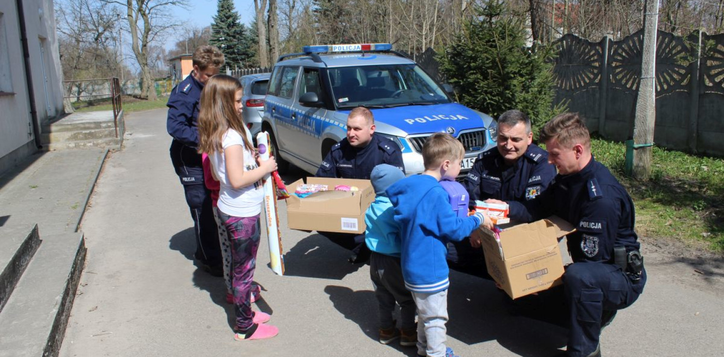 Inowrocław - Policjanci ponownie obdarowali ukraińskie dzieci
