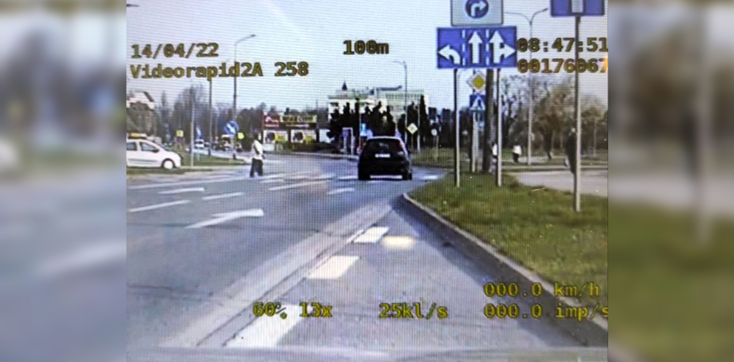 Inowrocław - Nie ustąpiła pierwszeństwa pieszej. Na oczach policji
