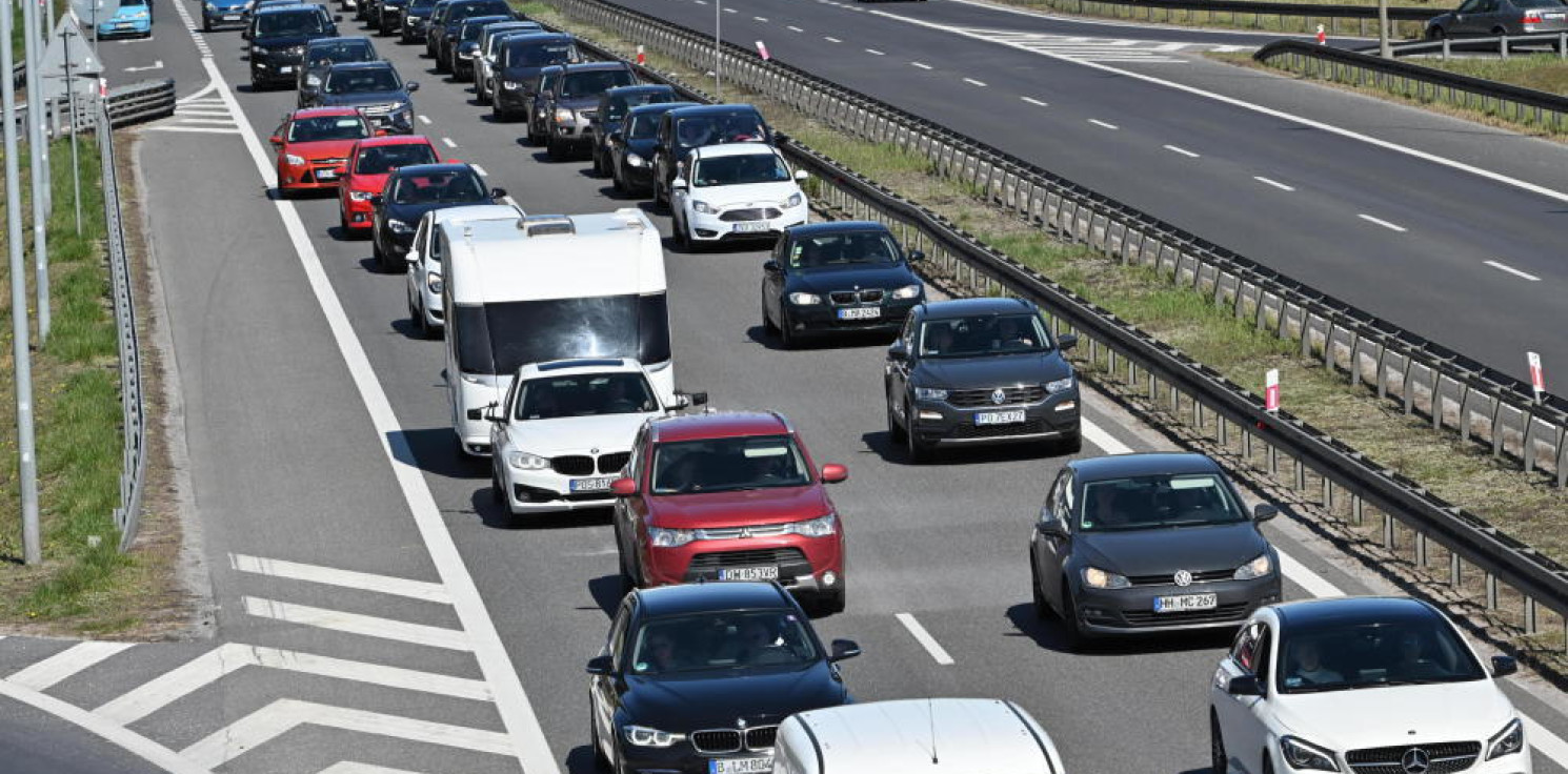Kraj - Weber: po zmianie prawa polscy kierowcy jeżdżą wolniej, a tym samym bezpieczniej
