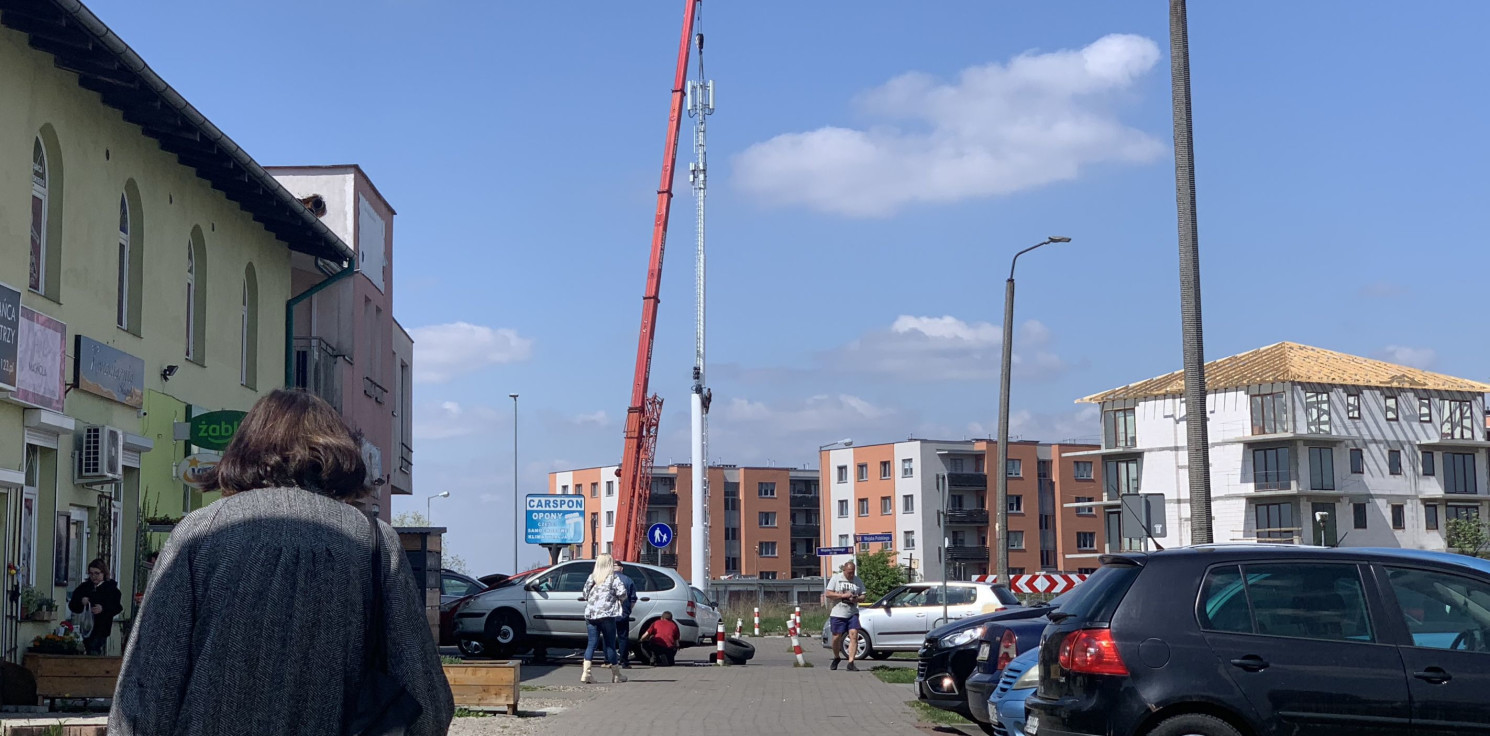 Inowrocław - Na osiedlu Rąbin montują maszt telekomunikacyjny