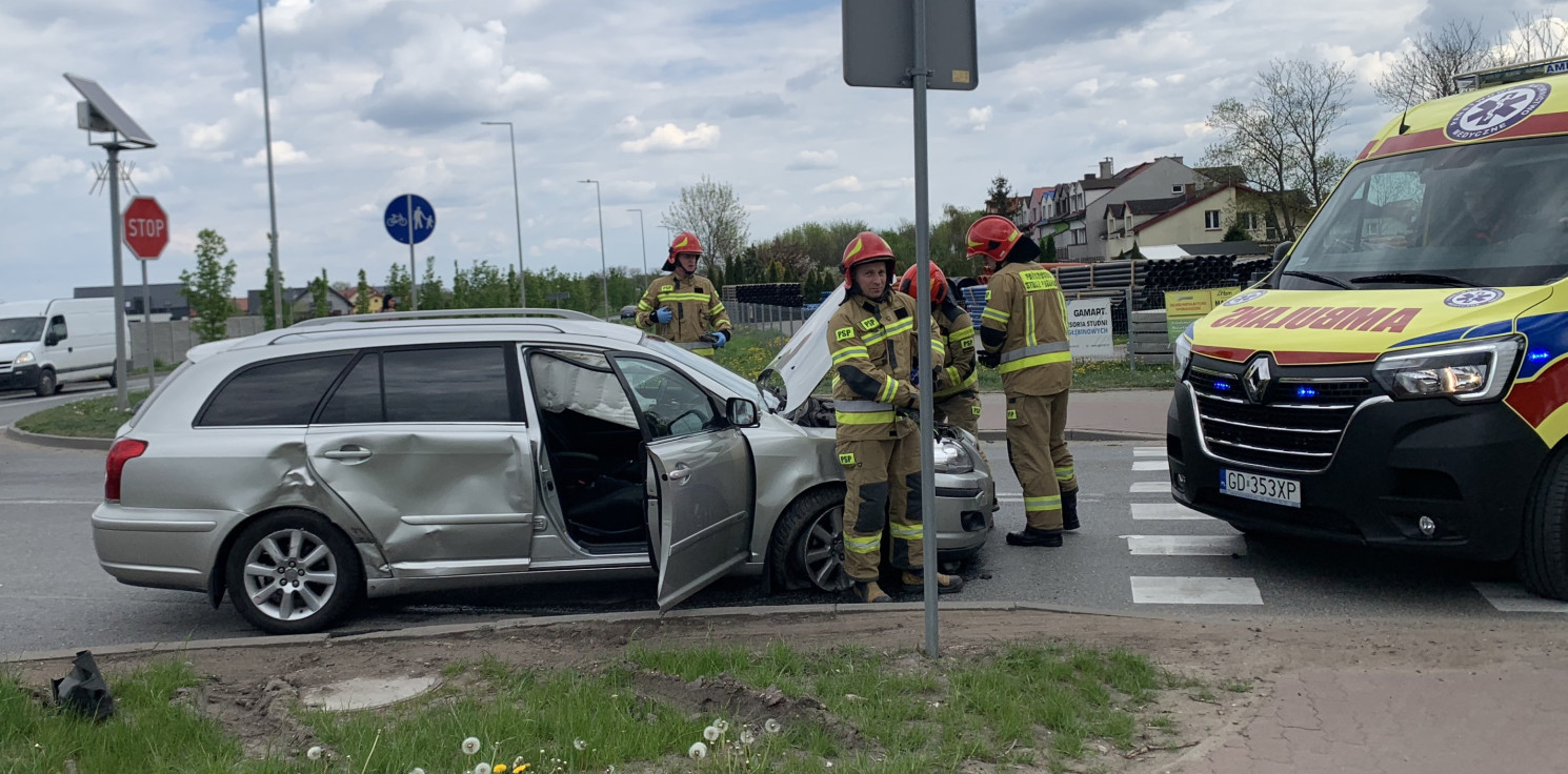 Inowrocław - Kraksa na ulicy Pileckiego. Zderzyły się dwie toyoty