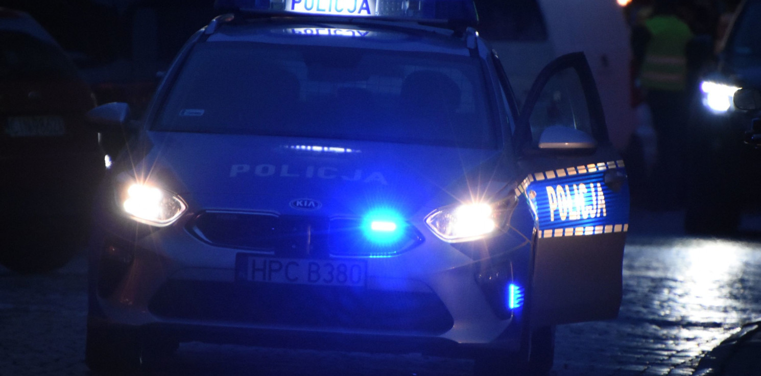 Region - Pijany kierowca BMW zakończył jazdę na murze