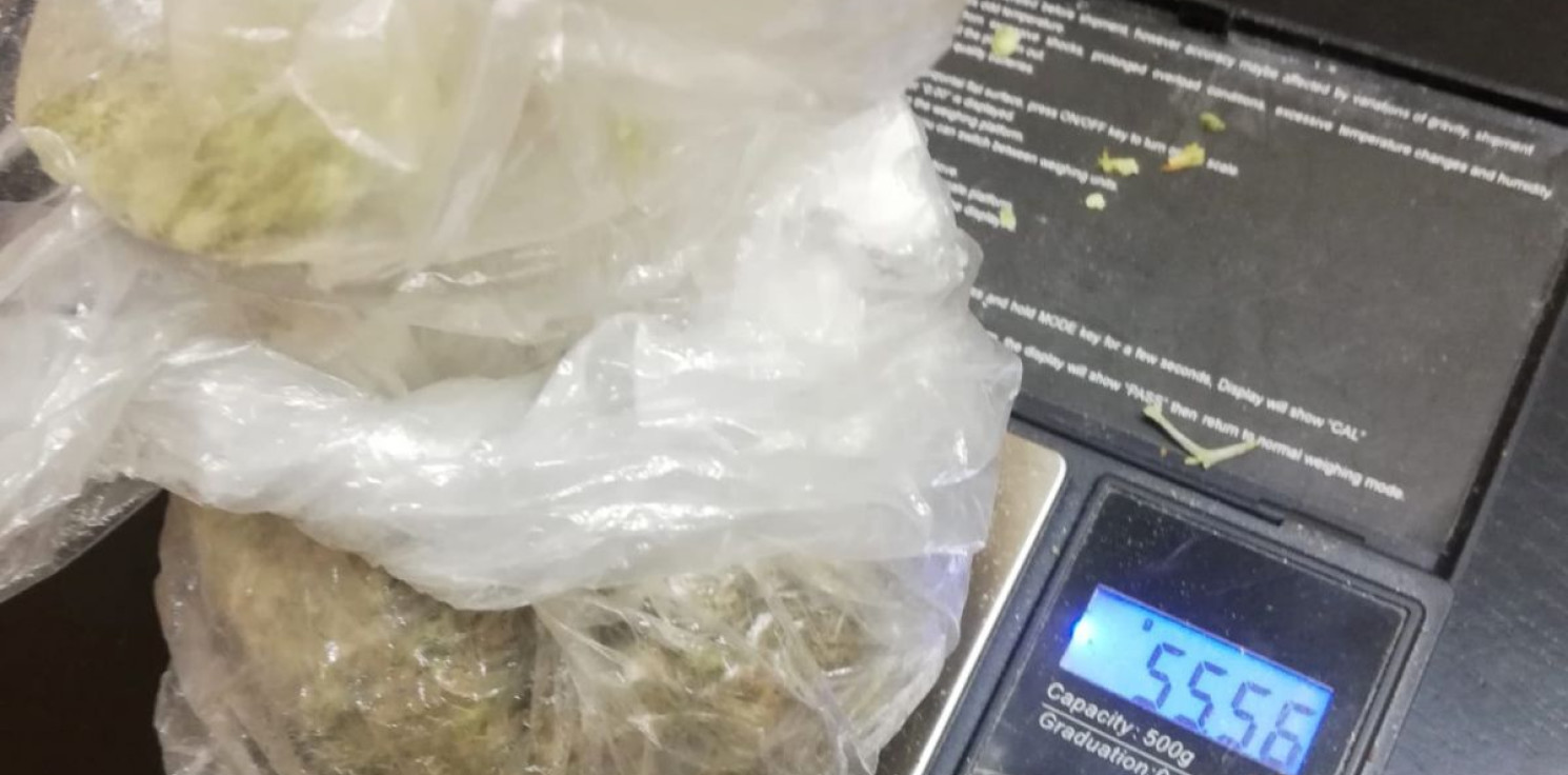 Pakość.online - Policjant wyczuł w samochodzie marihuanę. Kierowca przekonywał, że to zapach smaru