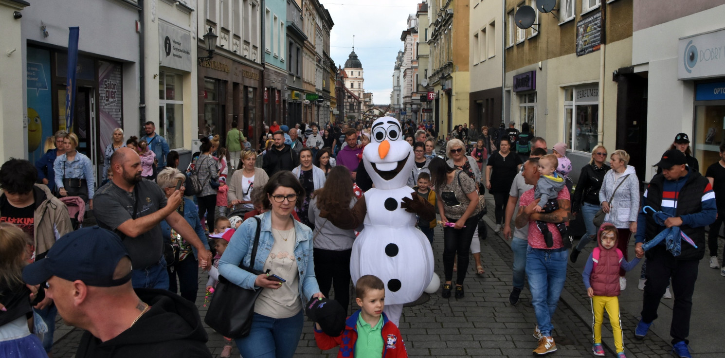 Inowrocław - Dzień Dziecka. W centrum Inowrocławia zrobiło się bajkowo