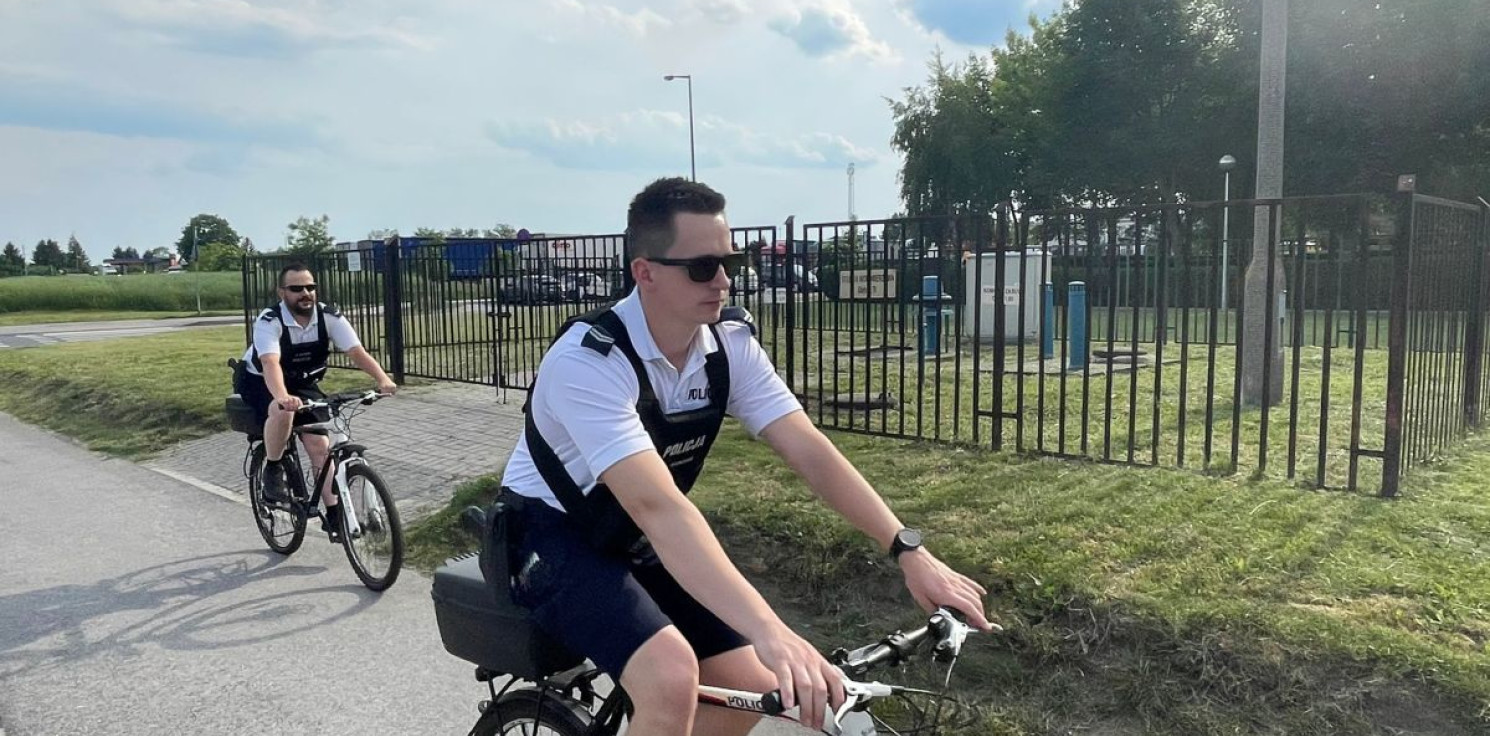 Kruszwica.online - Policjanci na rowerach patrolują teren Kruszwicy