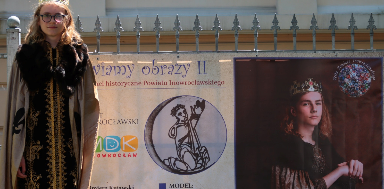 Inowrocław - Niecodzienna wystawa na ogrodzeniu przy Solankowej