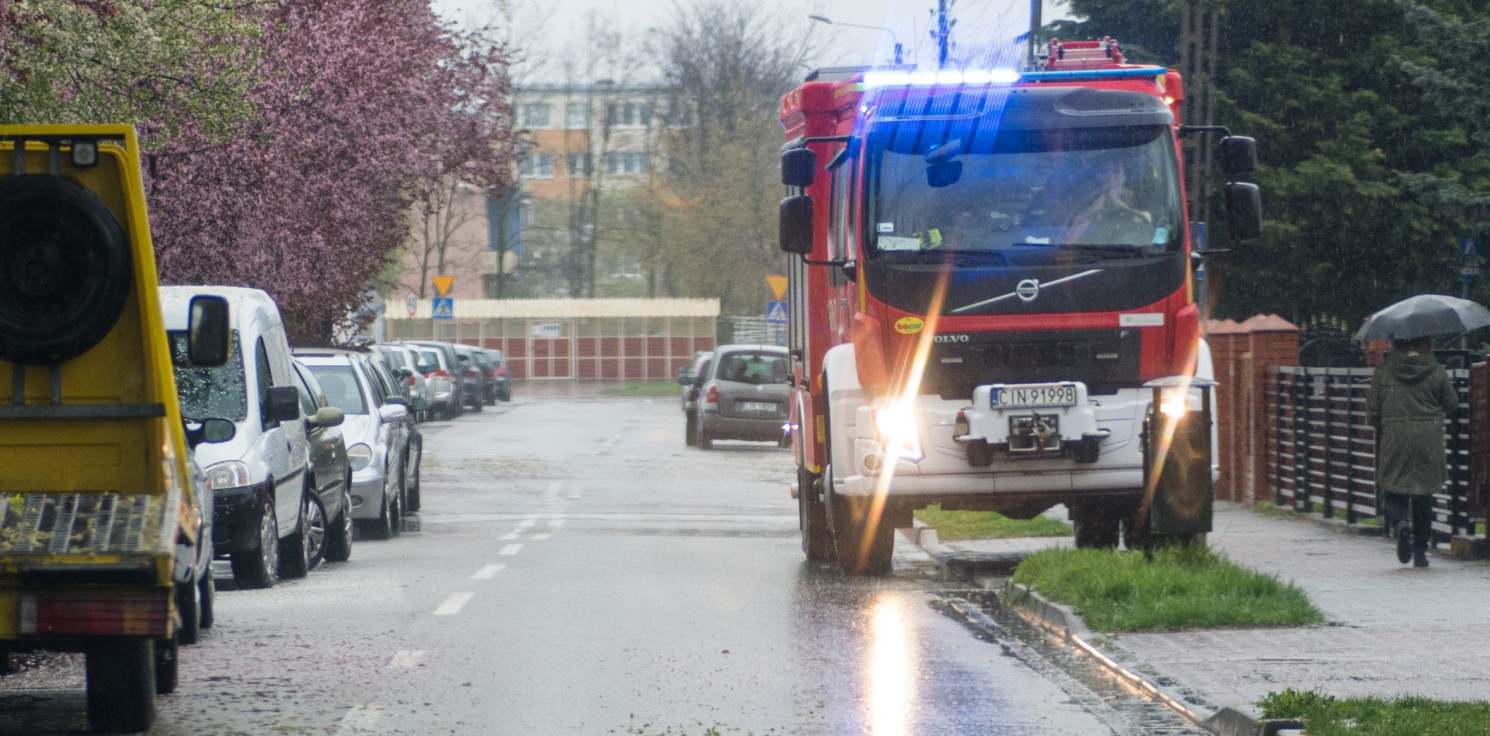 Inowrocław - Wydano najwyższy stopień ostrzeżenia IMGW. Możliwe wystąpienie trąby powietrznej