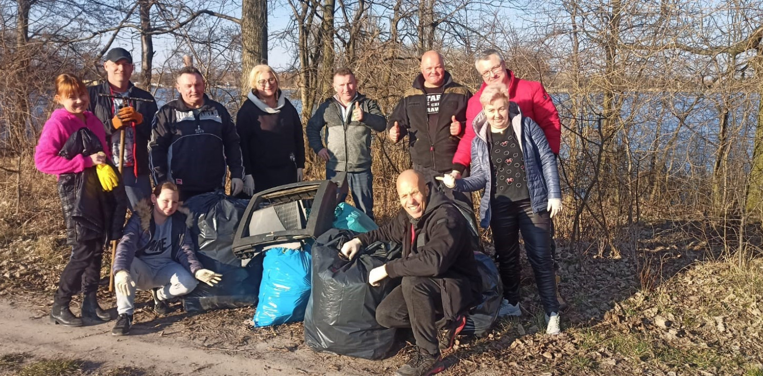 Inowrocław -  Pomogli sprzątać park. Ponad 60 worków śmieci