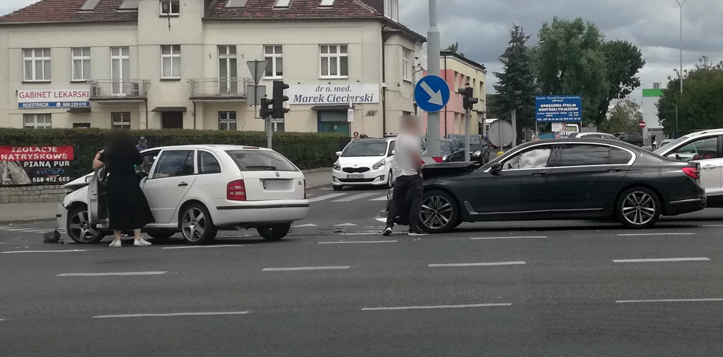 Inowrocław - Kraksa na Dworcowej. Są utrudnienia!