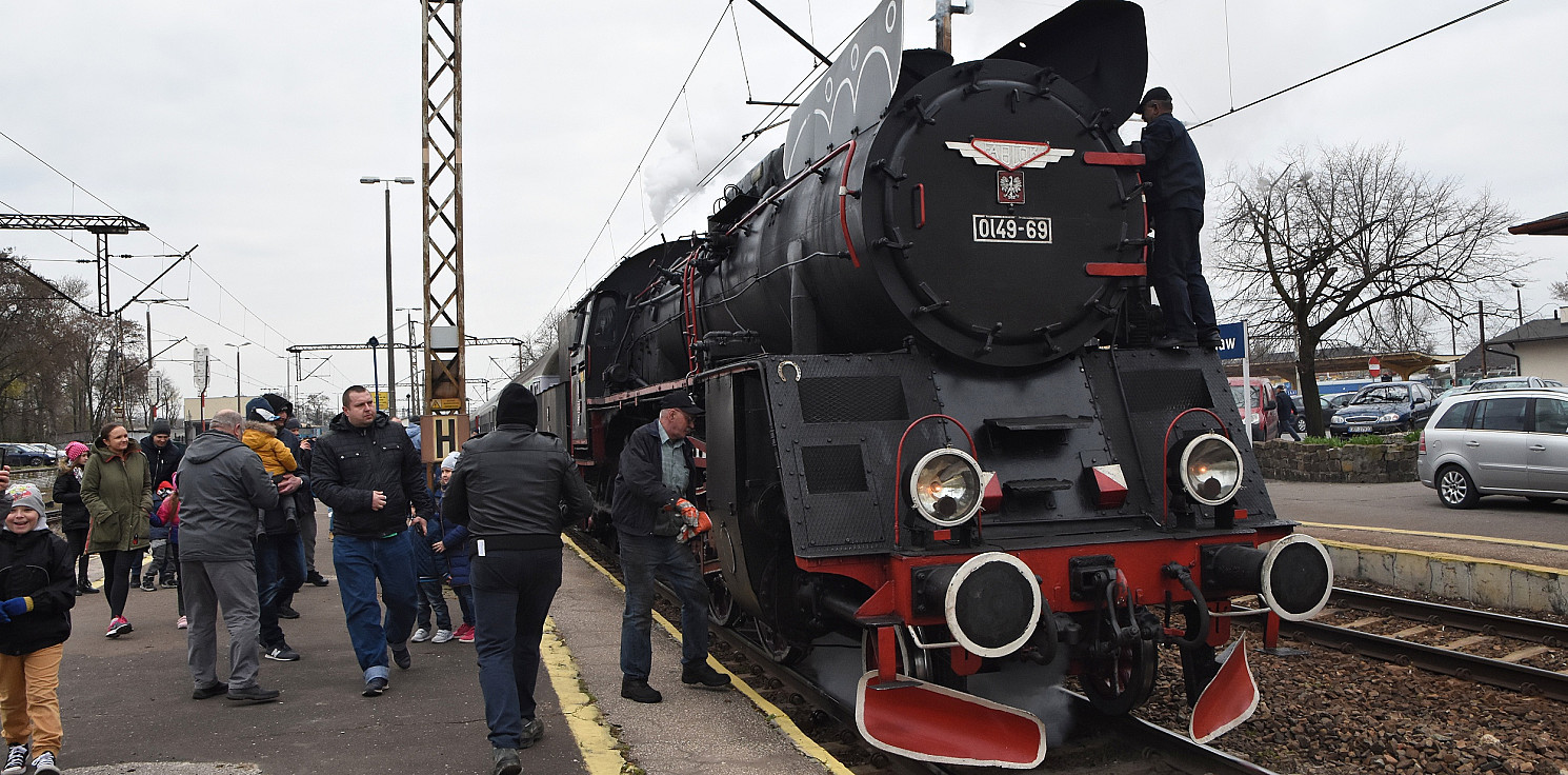 Inowrocław - Para buch na inowrocławskim dworcu!