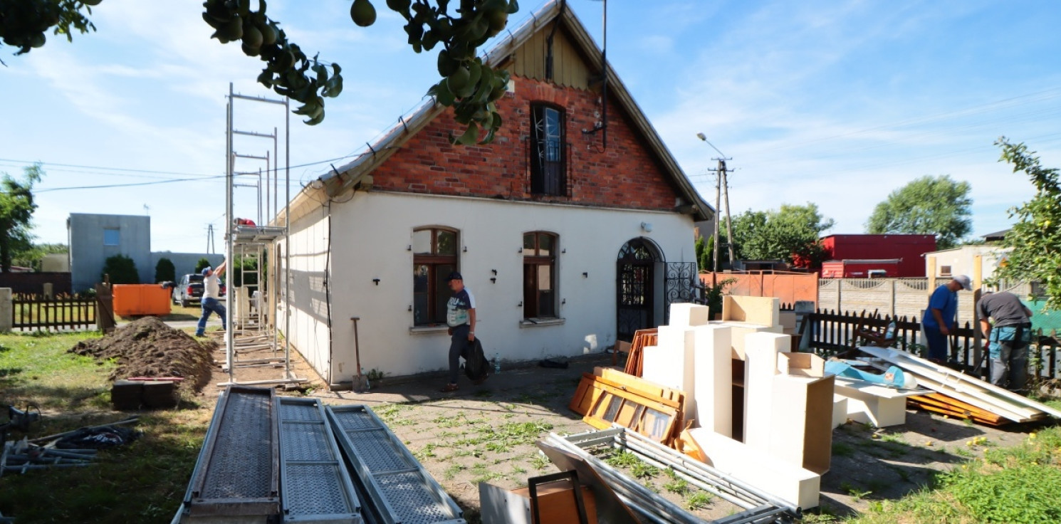 Inowrocław - Rozpoczęła się modernizacja zabytkowego domu w Szymborzu