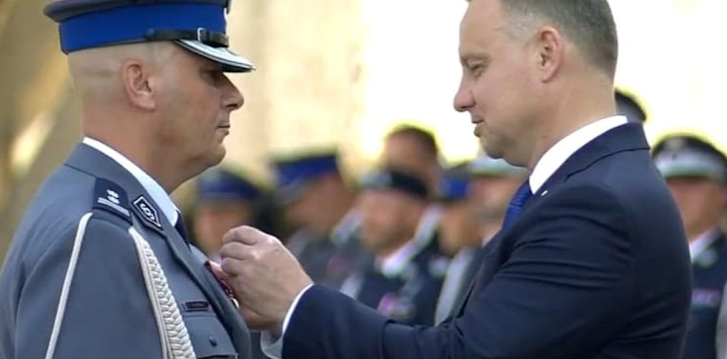 Inowrocław - Inowrocławski policjant z medalem od prezydenta RP