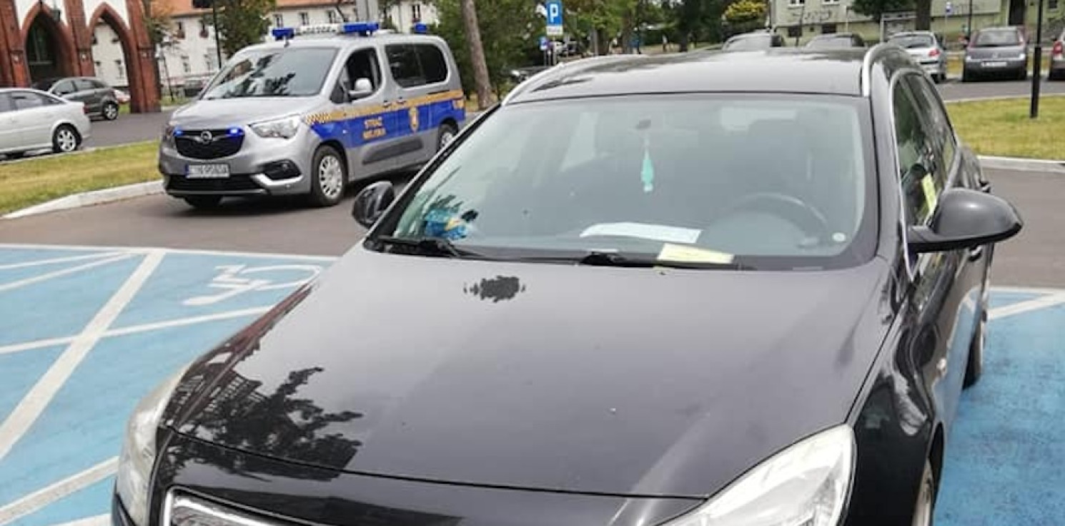 Inowrocław - Zaparkował na niebieskiej kopercie pod ratuszem. Nie miał uprawnień