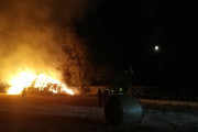 Pożar stogu koło Kruszwicy. Strażacy w akcji