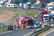 Pożar auta na obwodnicy Inowrocławia, ruch na drodze jest zablokowany