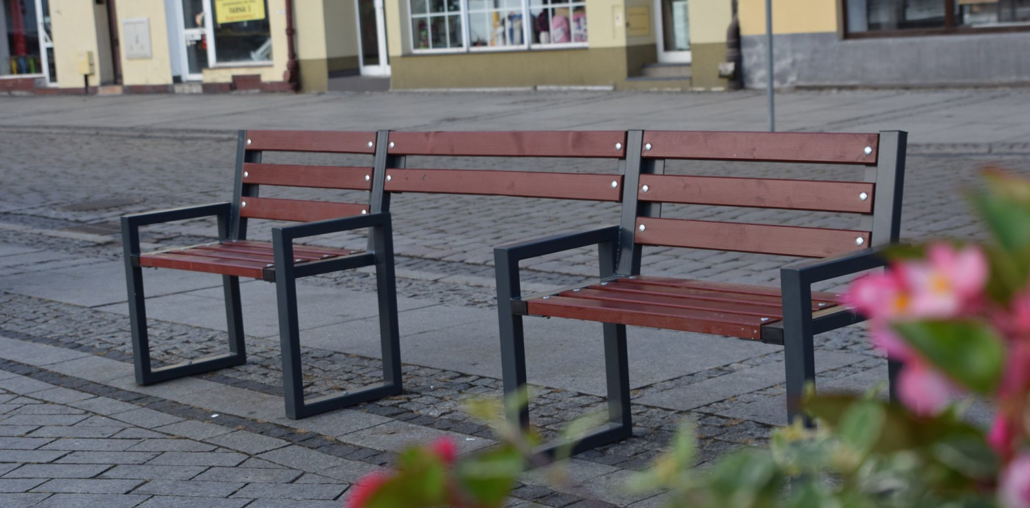 Inowrocław - W Inowrocławiu pojawiły się nowe ławki i tablice