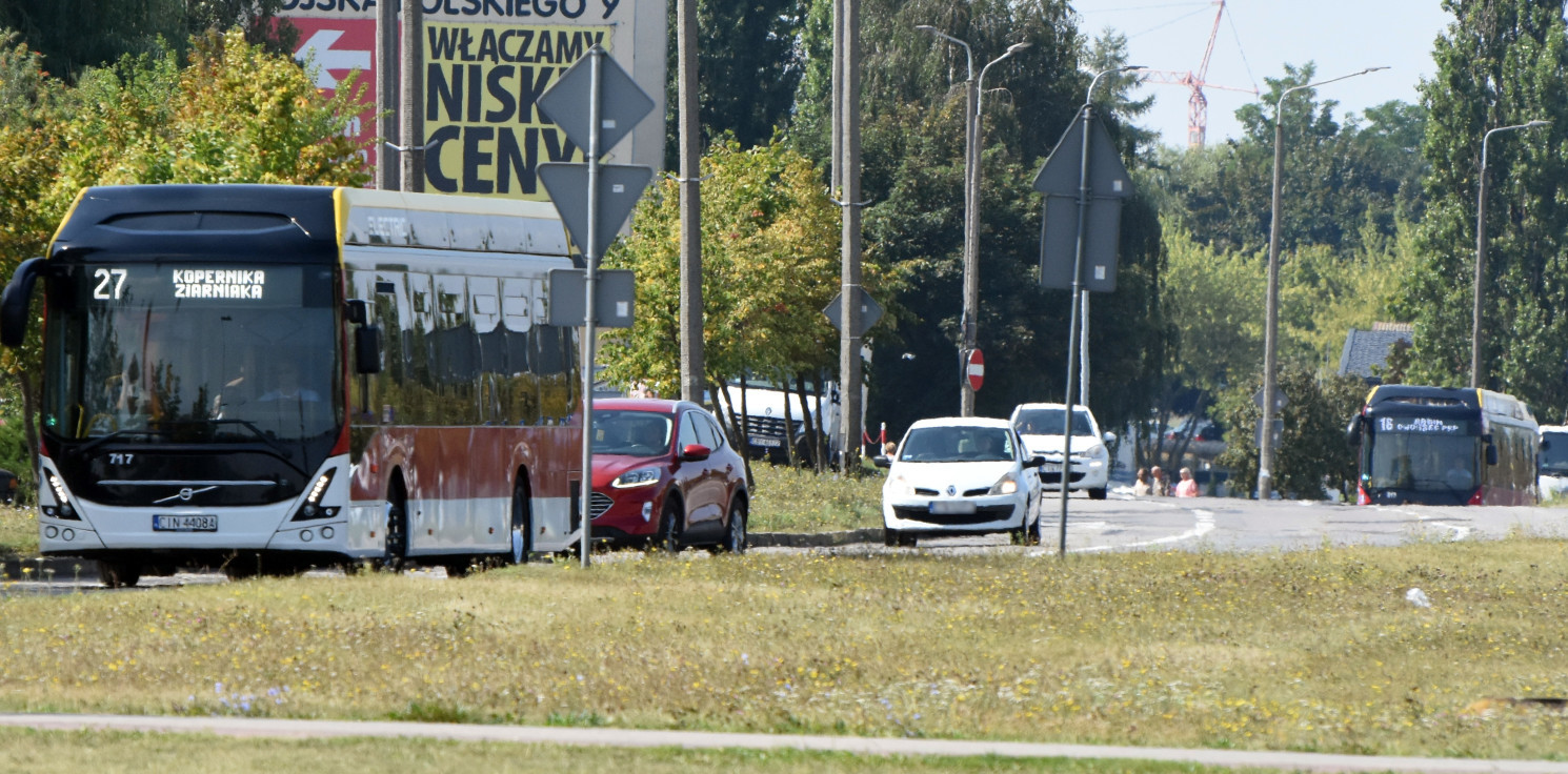 Inowrocław - Dlaczego autobusy nr 16 i 27 jeżdżą niemal jednocześnie?