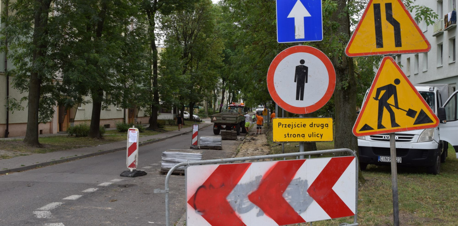 Inowrocław - Kolejny chodnik na osiedlu Nowym w remoncie