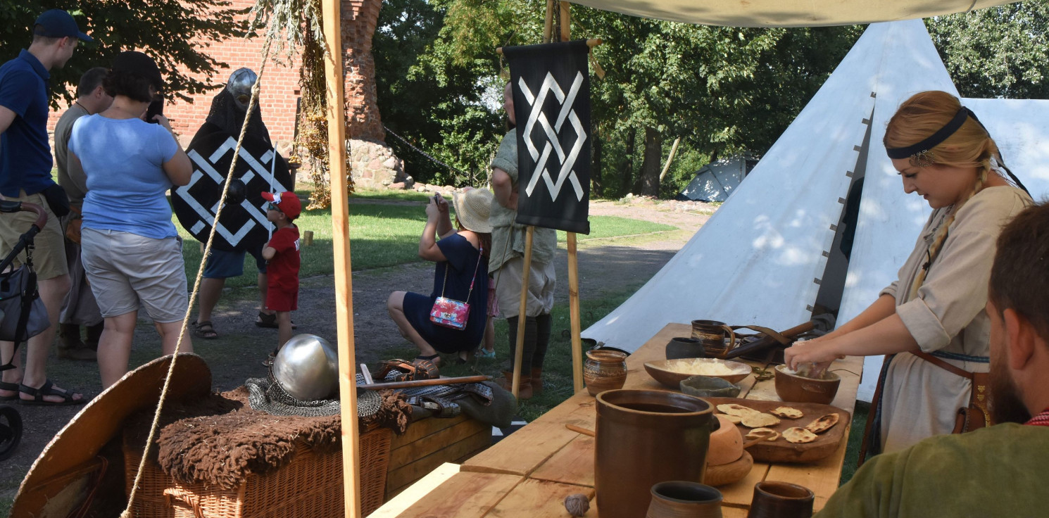 Kruszwica.online - Pod Mysią Wieżą wyrosła wioska wojowników