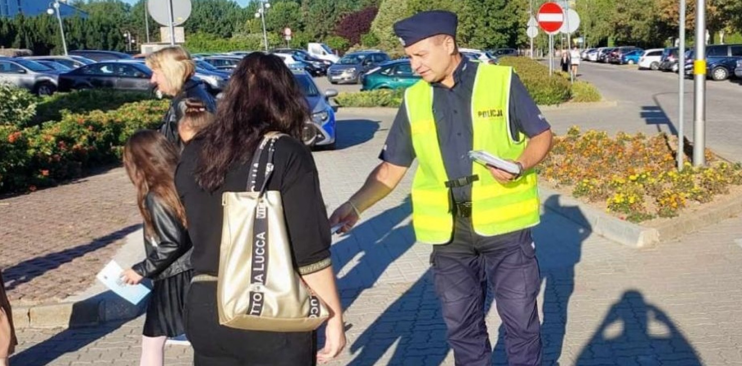 Inowrocław - Powrót do szkół. Policjanci ruszyli z pomocą