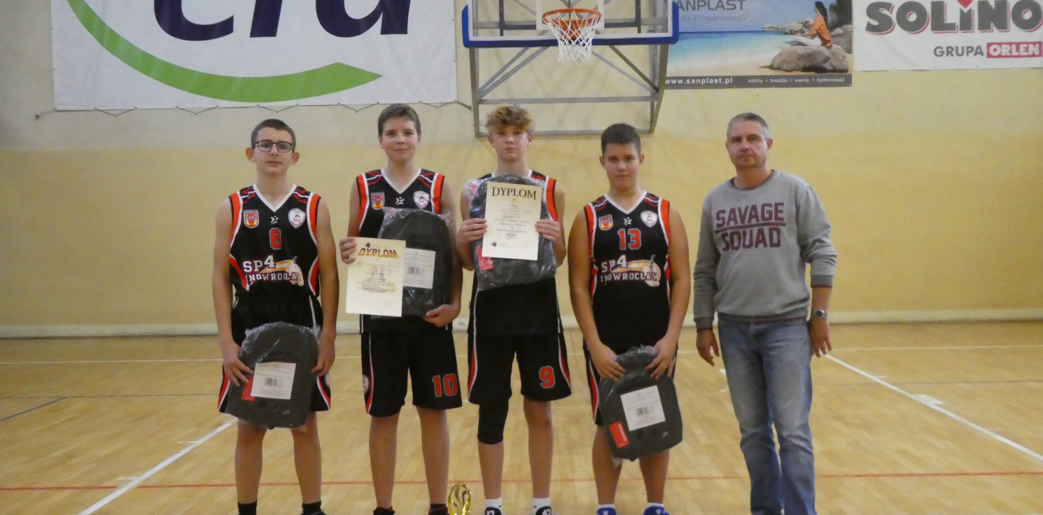 Inowrocław - Ekipa z "Czwórki" mistrzem w streetball'u