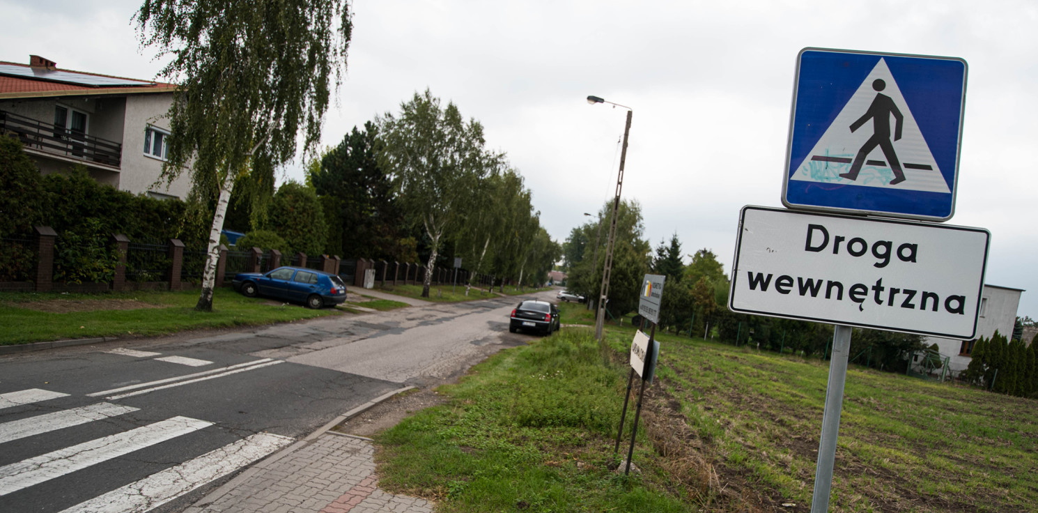 Inowrocław - Nowe znaki na Bursztynowej. Teraz to droga wewnętrzna
