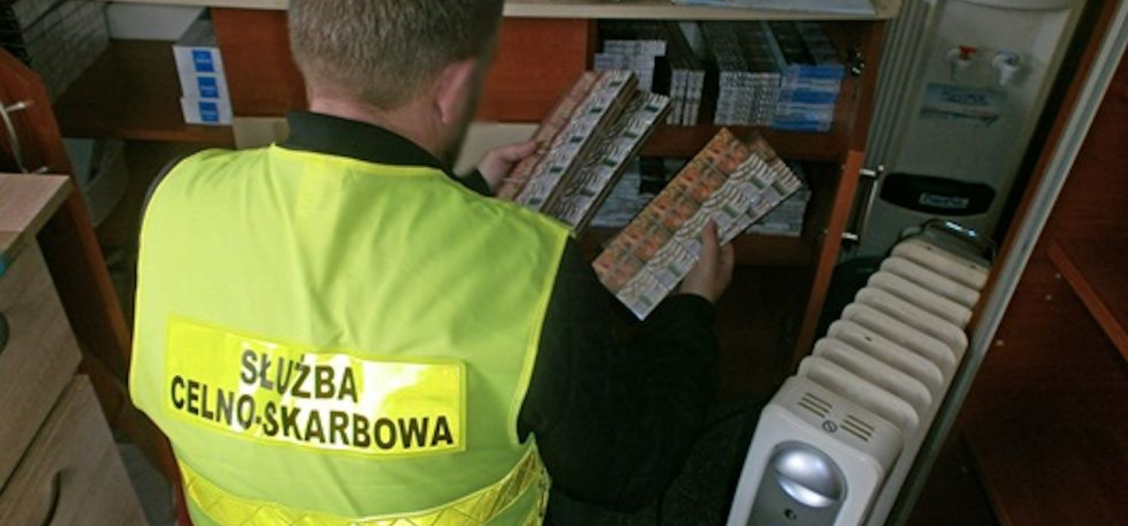 Inowrocław - Nielegalny proceder w... kiosku parkingowym