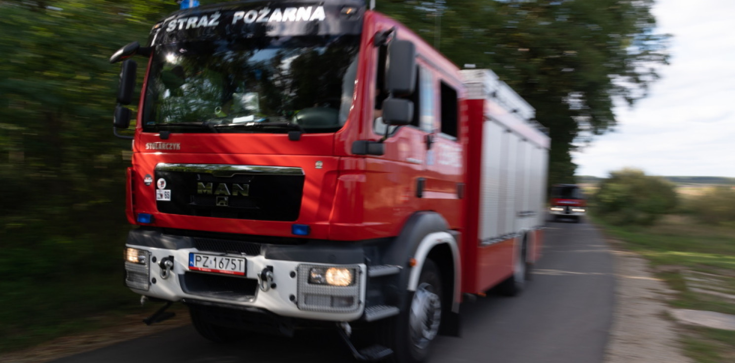 Kraj - Kujawsko-pomorskie: strażacy badają prawdopodobny wyciek z rurociągu "Przyjaźń"