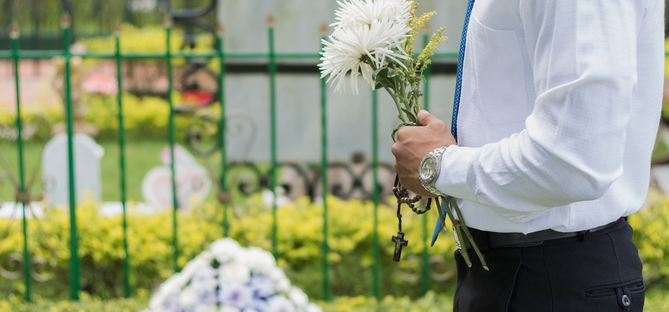 Region - Z cmentarza w Bydgoszczy znikały krzyże i kwiaty
