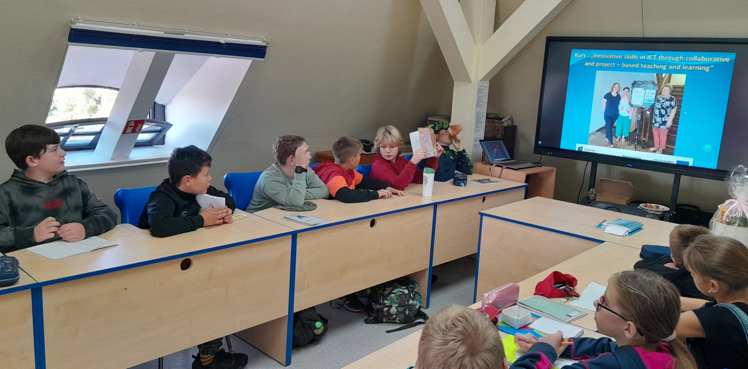 Inowrocław - W "Dziesiątce" wybrali się w multimedialną podróż