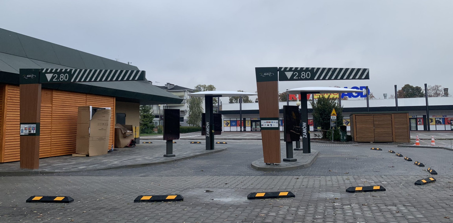 Inowrocław - Zmieniono organizację ruchu wokół McDonaldsa w Inowrocławiu