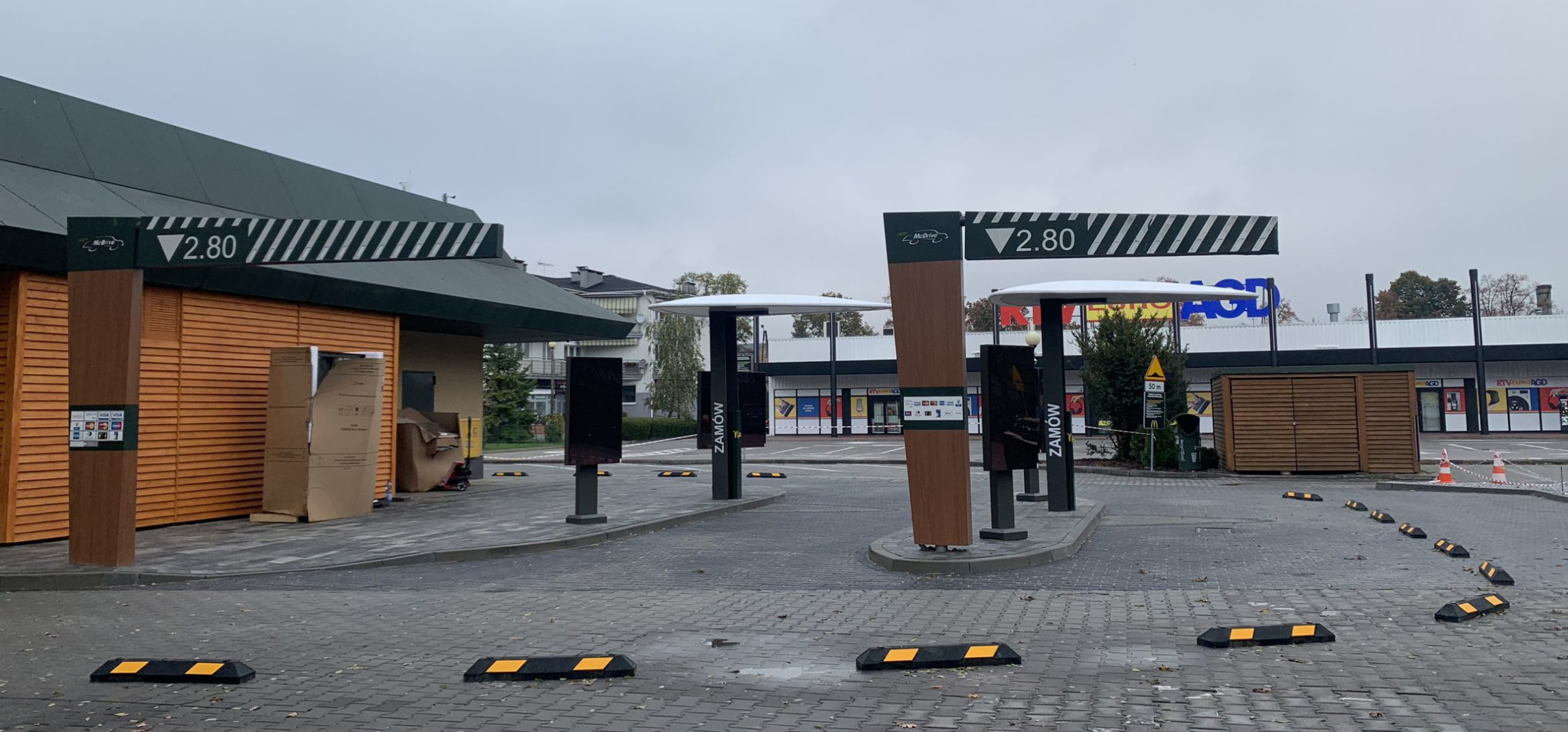 Inowrocław - Zmieniono organizację ruchu wokół McDonaldsa w Inowrocławiu