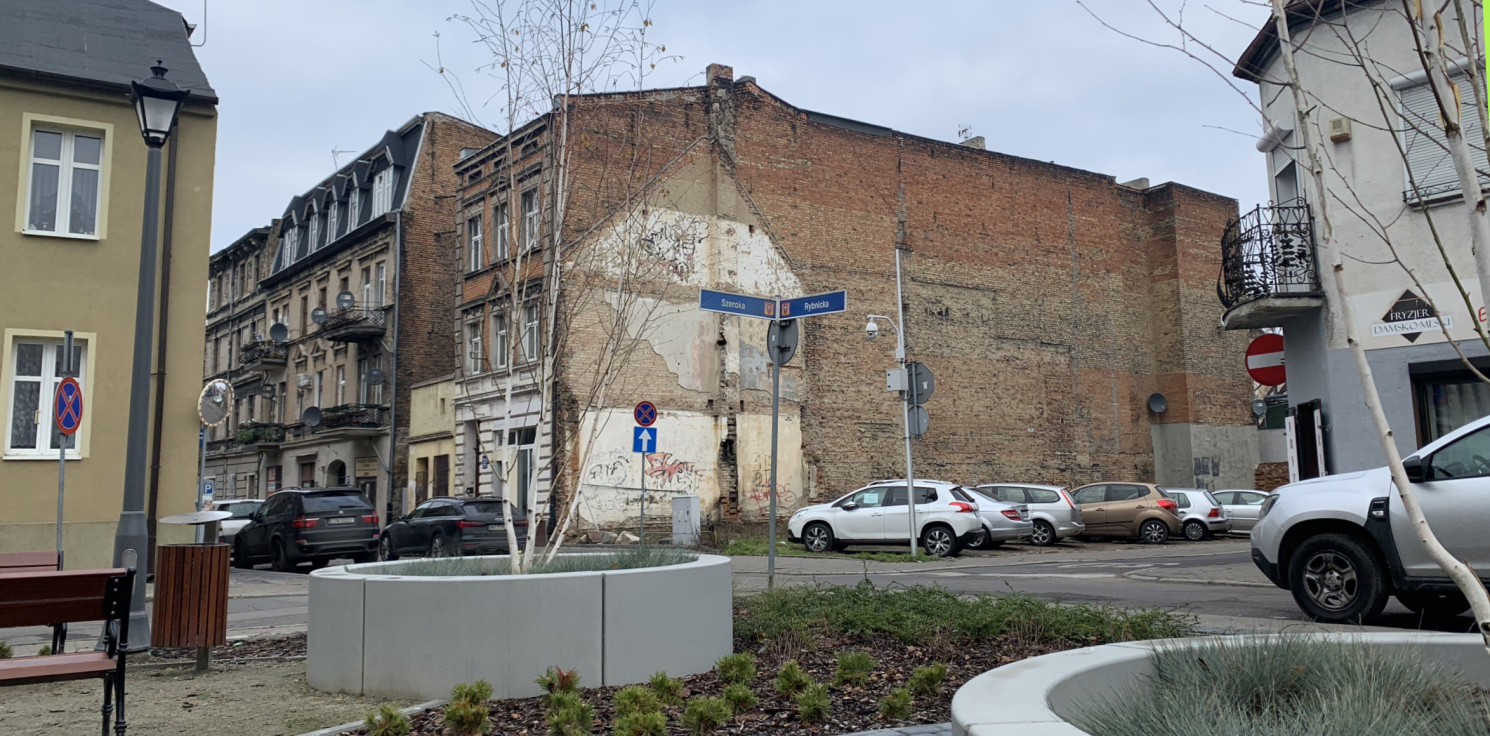 Inowrocław - Budować plomby, czy tworzyć skwery? Radny pyta o politykę przestrzenną w centrum