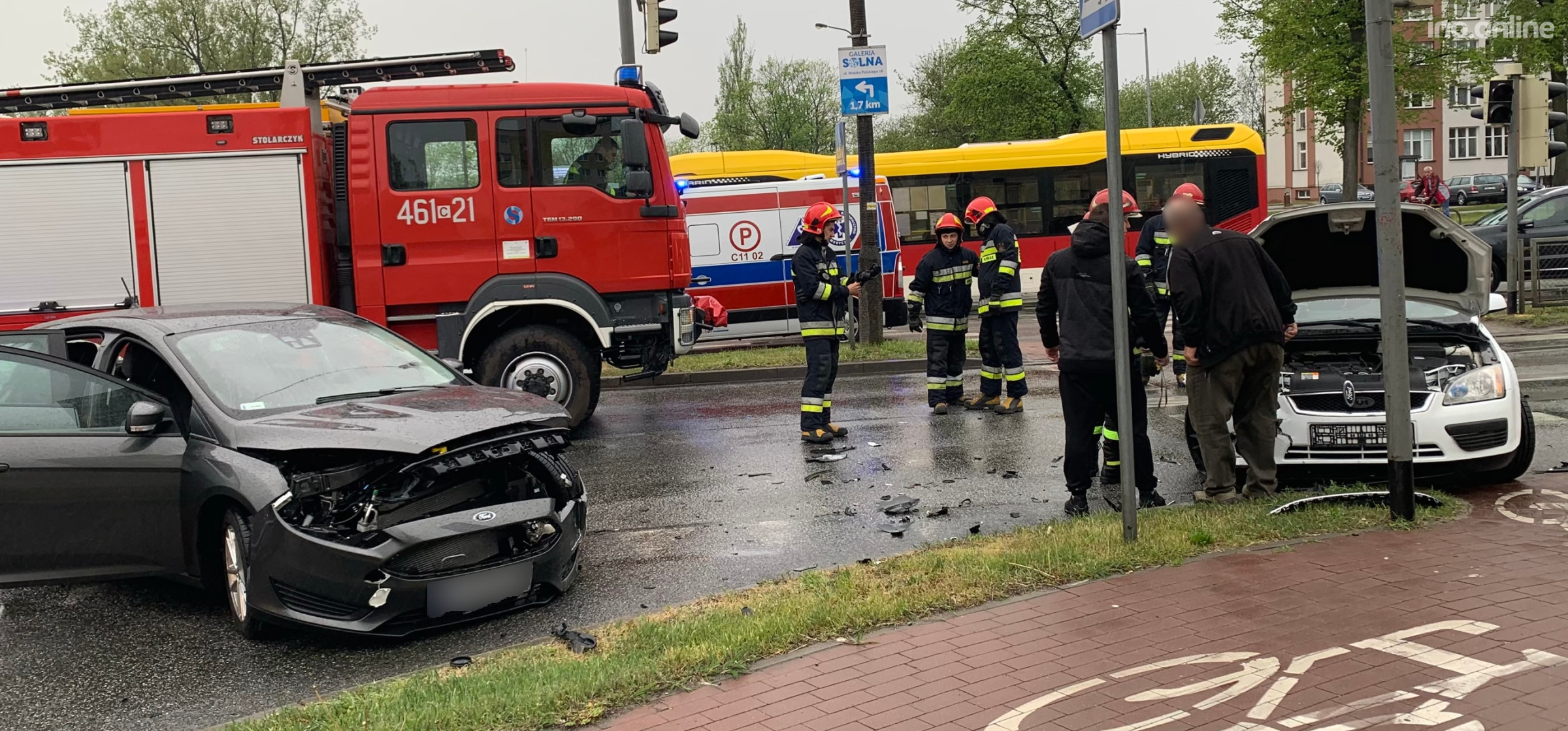 Inowrocław - Zderzenie dwóch fordów przy ratuszu