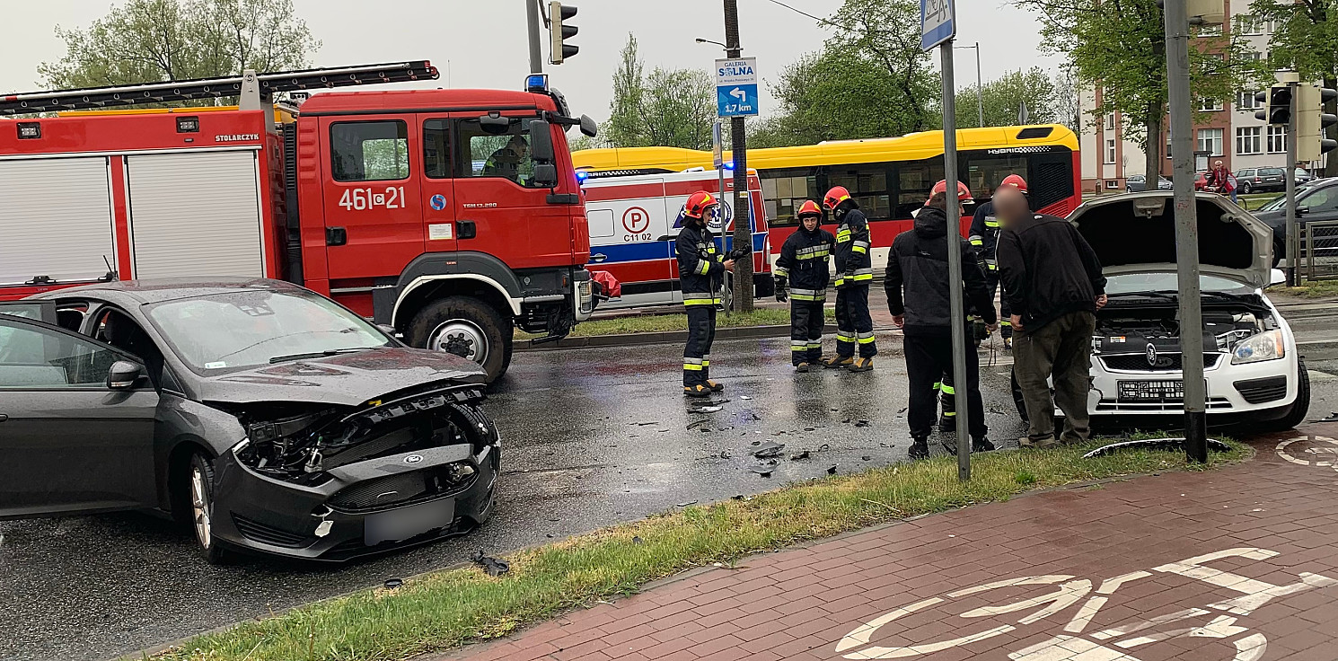 Inowrocław - Zderzenie dwóch fordów przy ratuszu