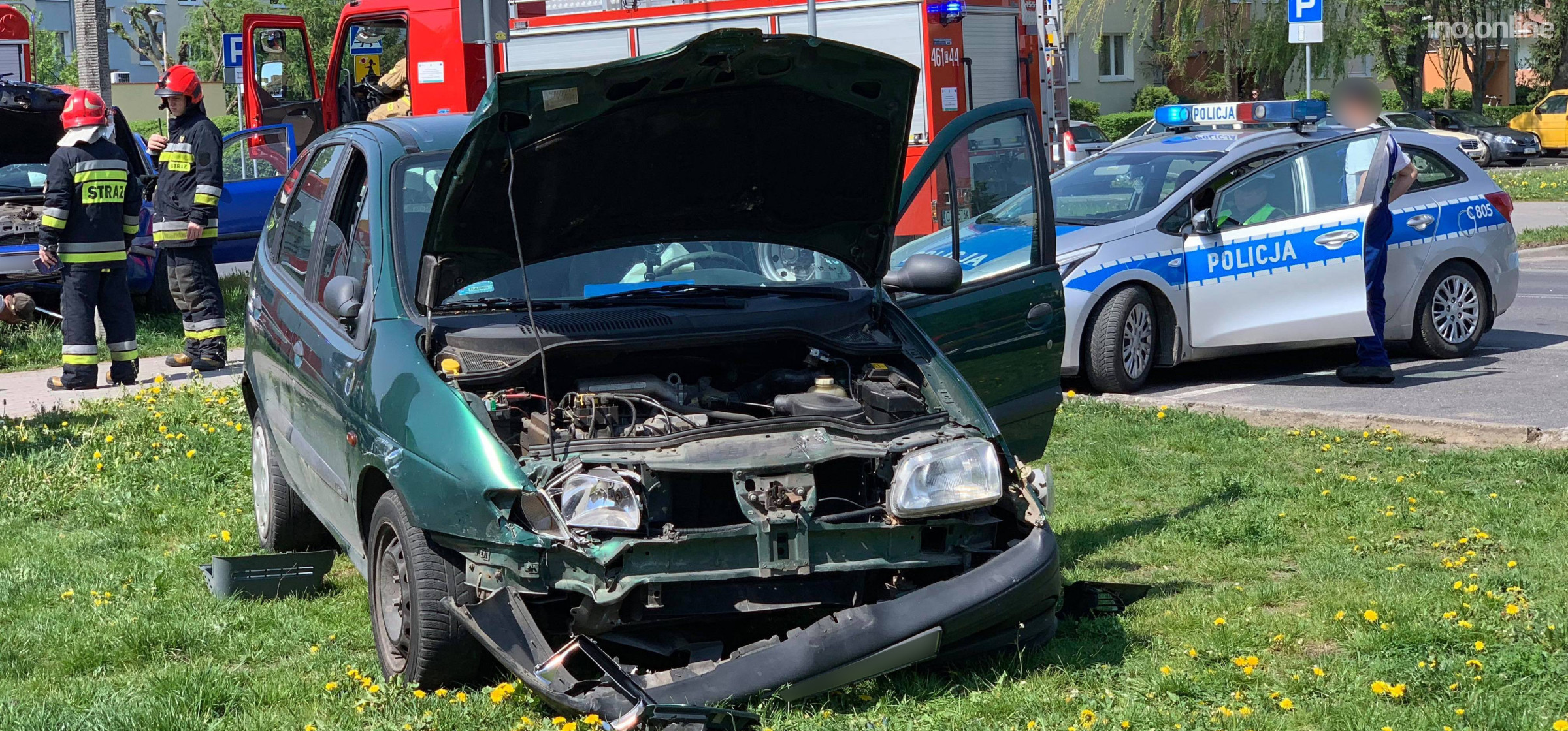 Inowrocław - Kolizja na Rąbinie. Auta poza jezdnią